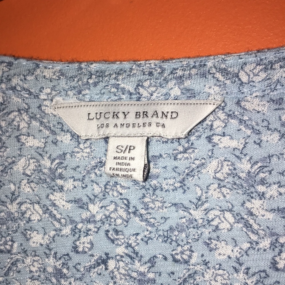 Lucky Brand Blue Paisley Floral Women's Short Sleeve Spring Top Size Small 2/4/6 - Picture 3 of 16